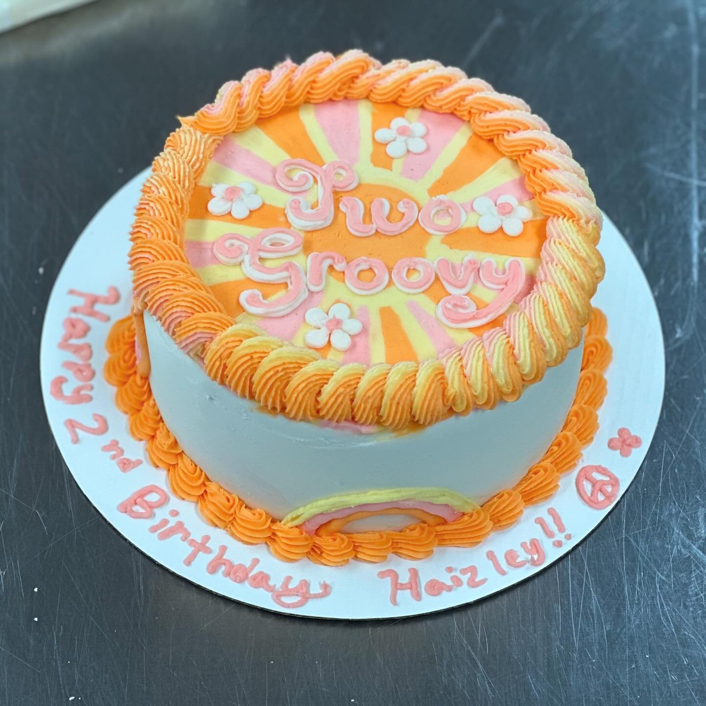 Our profile has a lot of pink, so let&rsquo;s change it up, yeah?
What an adorable cake, right?? I was worried about this design, especially because it&rsquo;s ALL BUTTERCREAM! I ended up piping the design in reverse and transferring it over. It end